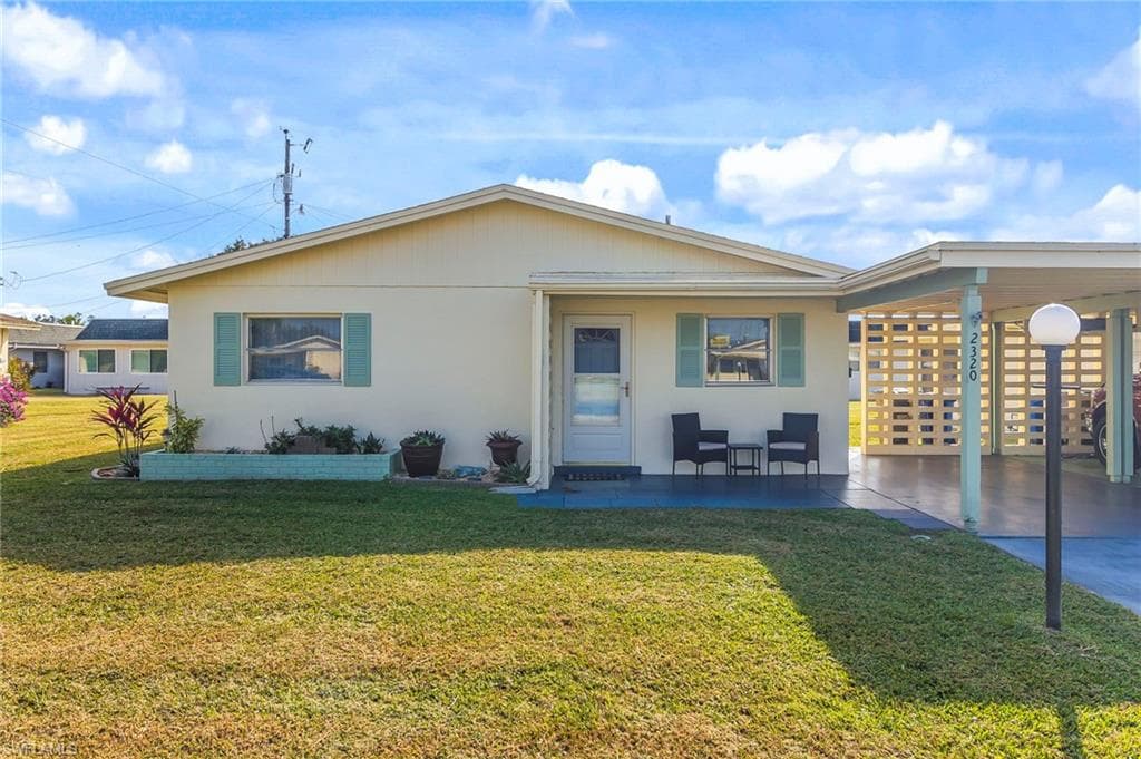 2320 Narcissus CT LEHIGH ACRES, FL 33936