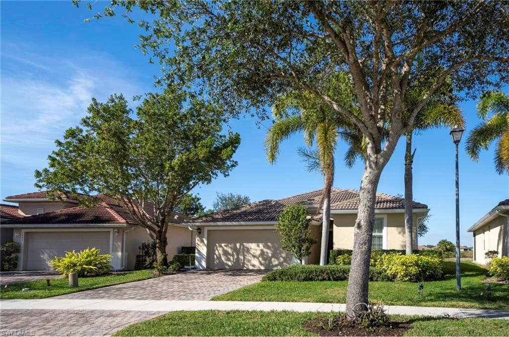 1493 Birdie DR NAPLES, FL 34120