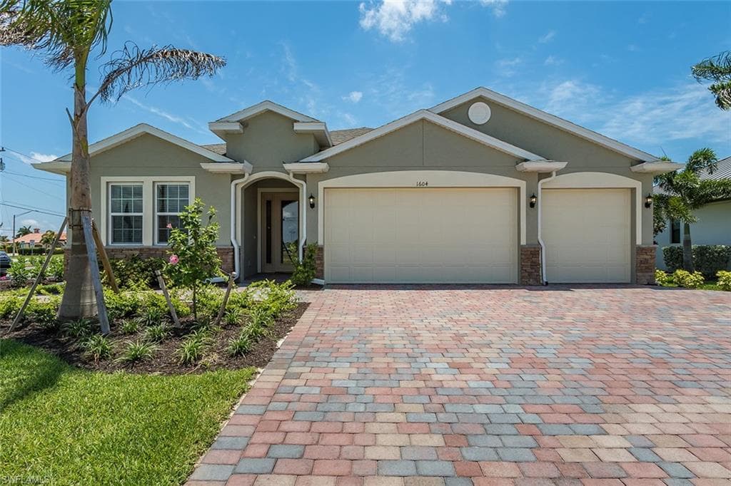 1604 Beach PKWY W CAPE CORAL, FL 33914