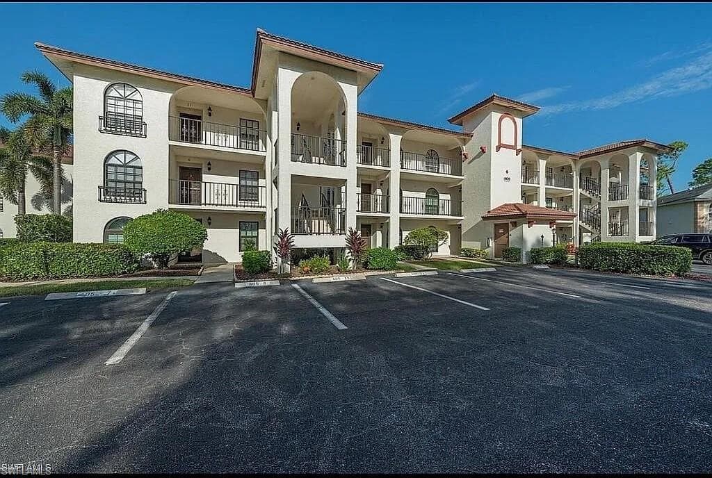 605 Augusta BLVD 605-4 NAPLES, FL 34113