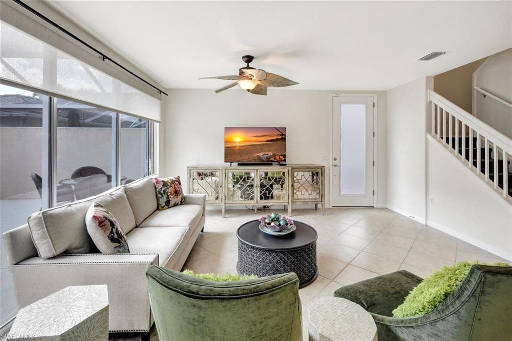 15267 Laughing Gull LN