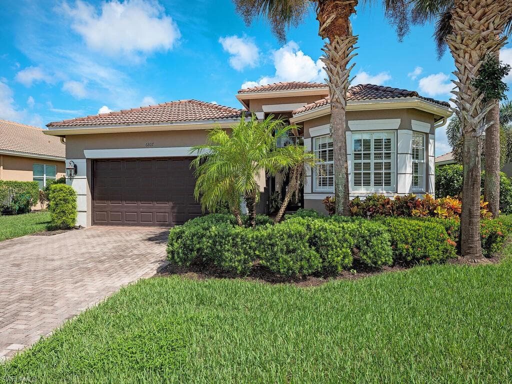 6807 Del Mar TER NAPLES, FL 34105