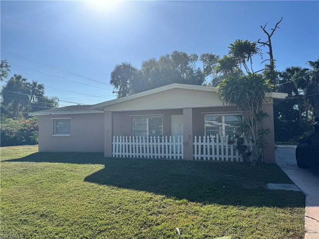 1871 Queen CT NORTH FORT MYERS, FL 33917