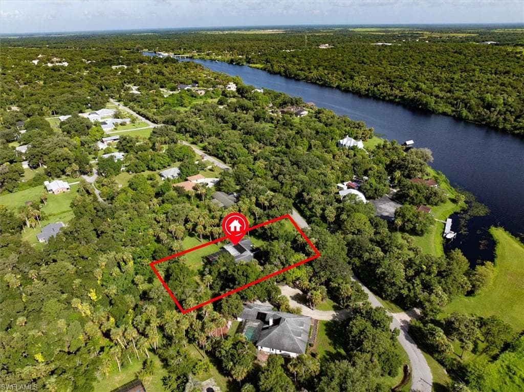 823 Fort Thompson AVE LABELLE, FL 33935
