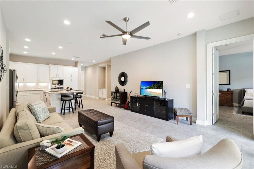 21490 Strada Nuova CIR 205 ESTERO, FL 33928