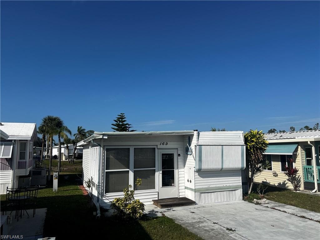 169 Vista Mar DR NORTH FORT MYERS, FL 33903