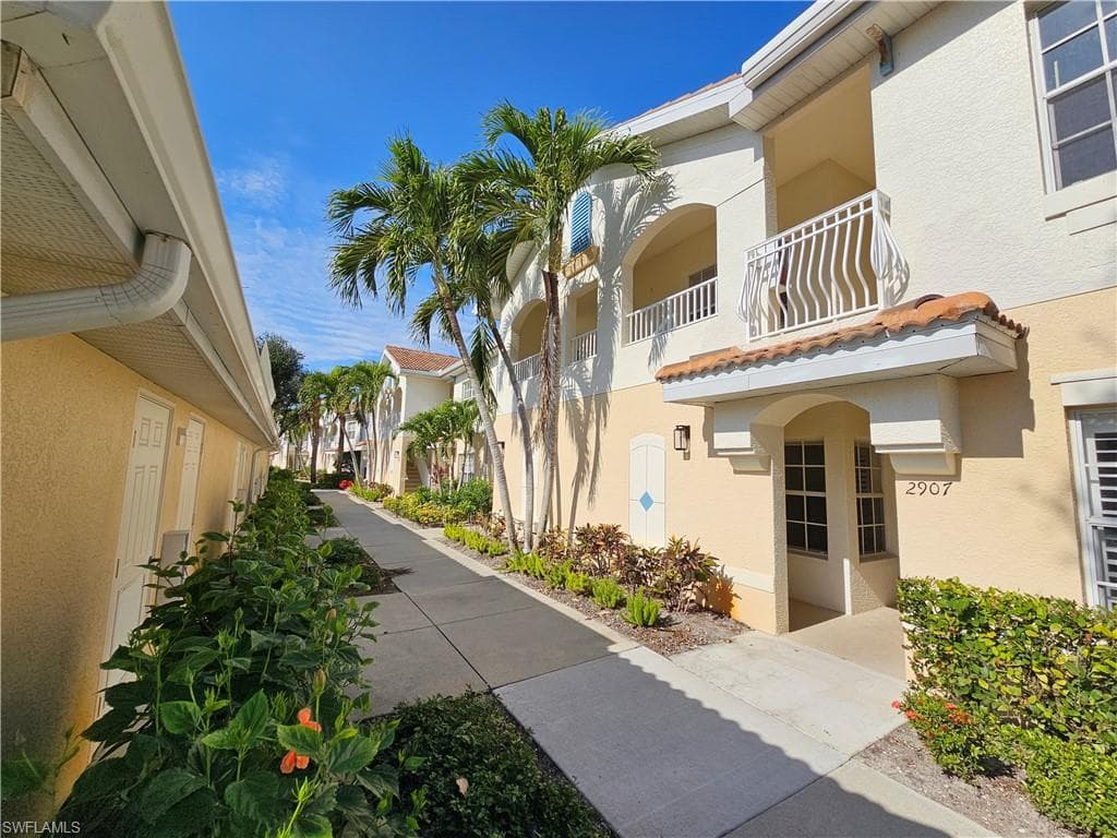 3013 Driftwood WAY 2907 NAPLES, FL 34109