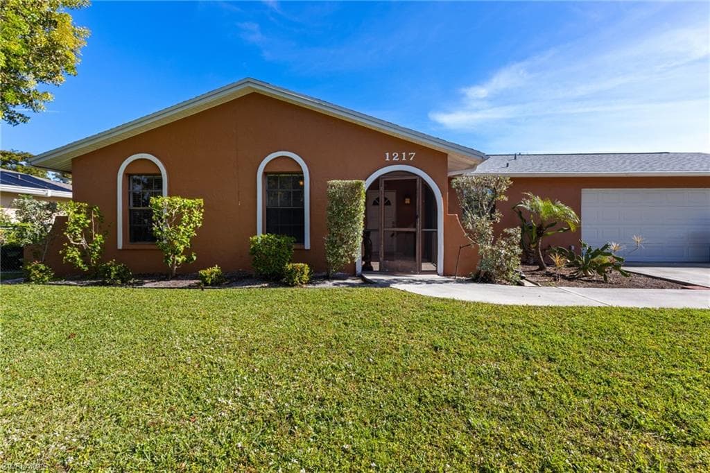 1217 SE 22nd AVE CAPE CORAL, FL 33990