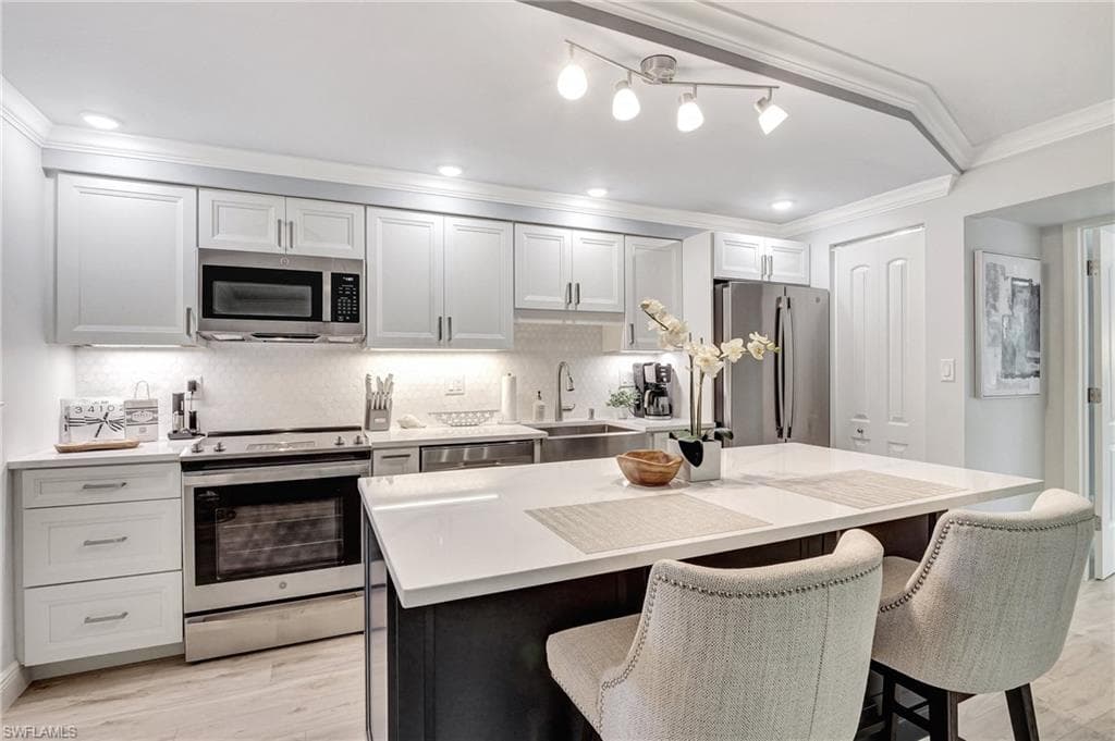 960 7th ST S 103 NAPLES, FL 34102