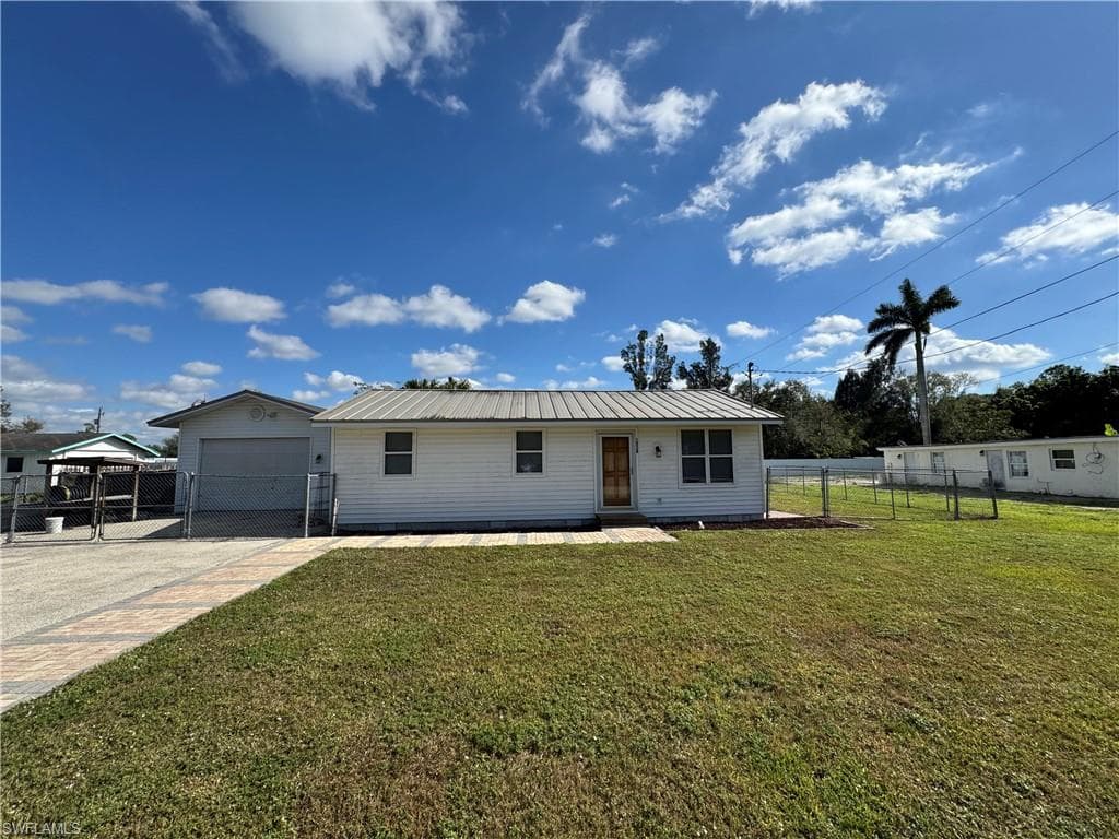 2808 Garden ST NORTH FORT MYERS, FL 33917
