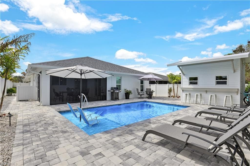 643 108th AVE N NAPLES, FL 34108