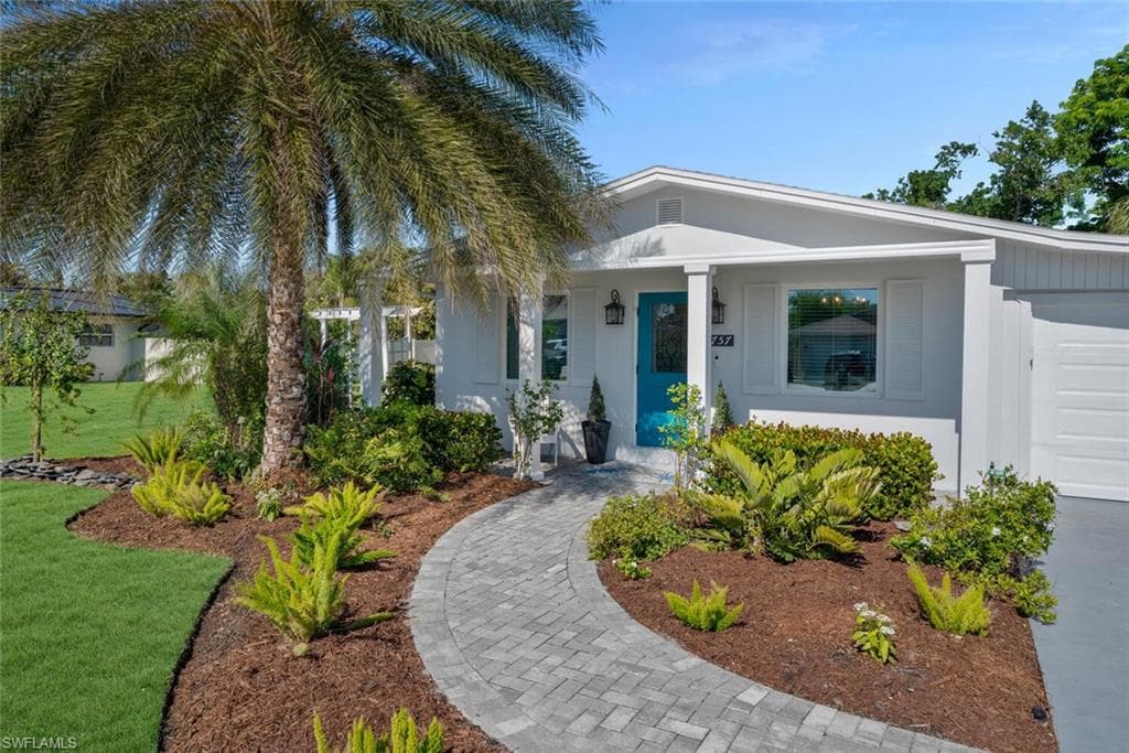 757 101st AVE N NAPLES, FL 34108