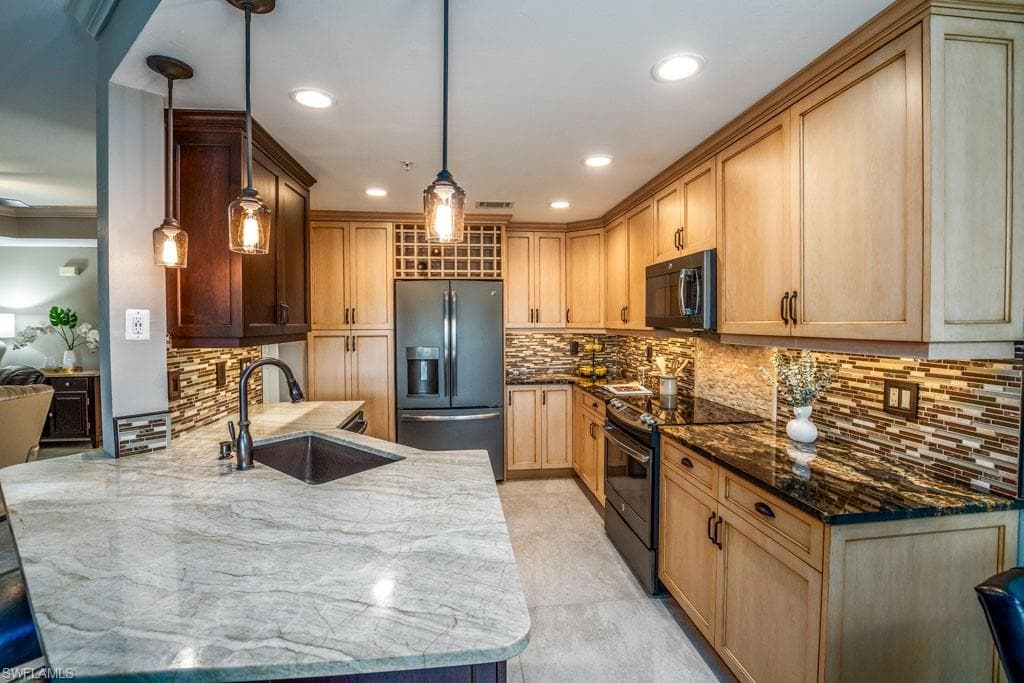 7852 Gardner DR 102 NAPLES, FL 34109
