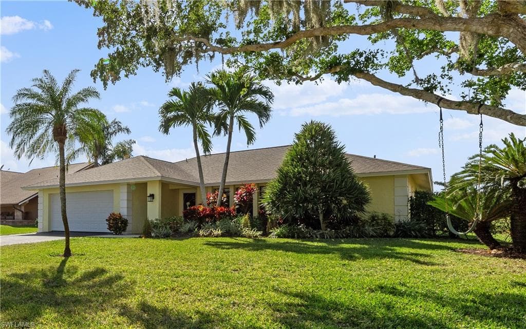124 Forest Hills BLVD NAPLES, FL 34113