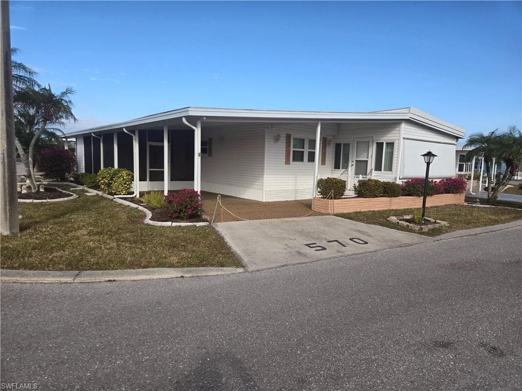 570 Hogan DR NORTH FORT MYERS, FL 33903