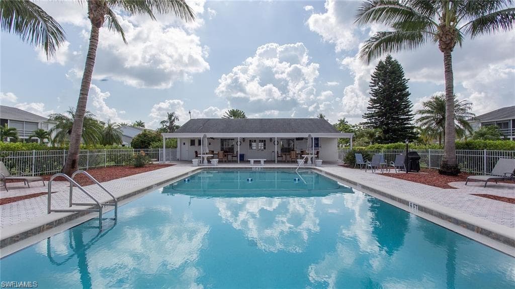 1500 Memoli LN 4 FORT MYERS, FL 33919