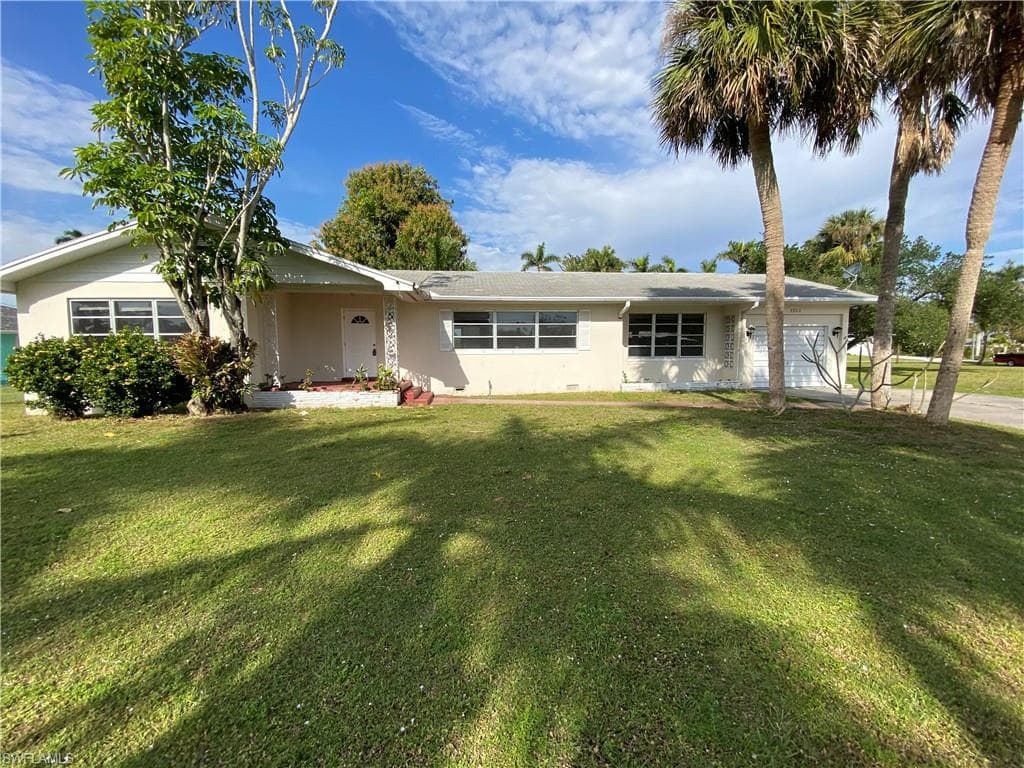 3923 Edgewood AVE FORT MYERS, FL 33916