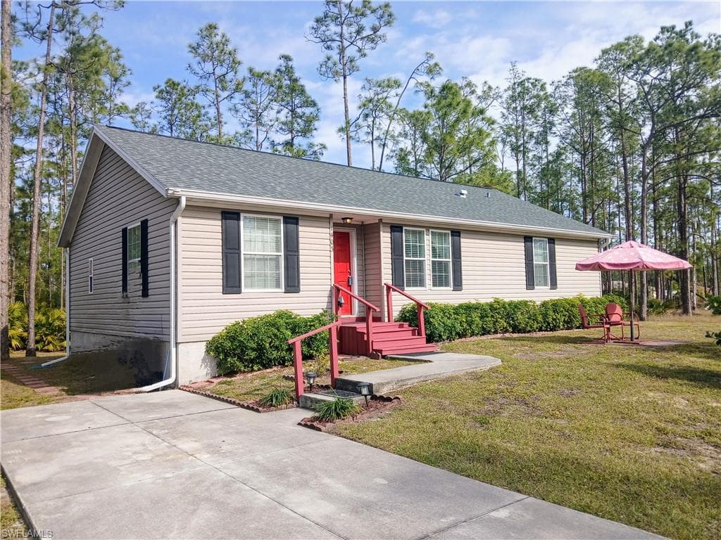 1403 E 13th ST LEHIGH ACRES, FL 33972