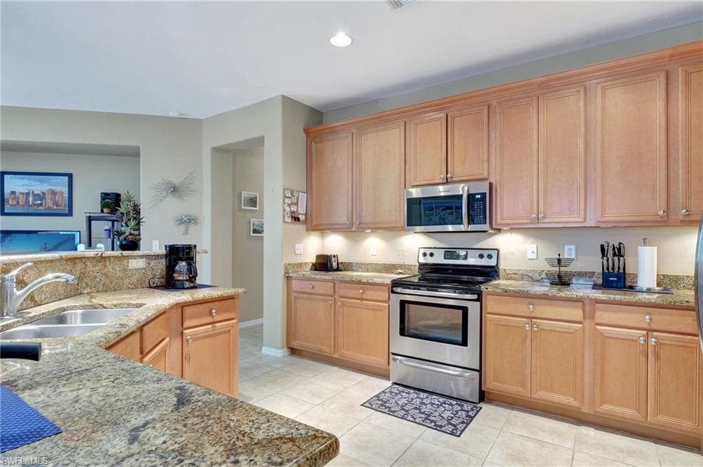 8040 Liriope LOOP LEHIGH ACRES, FL 33972