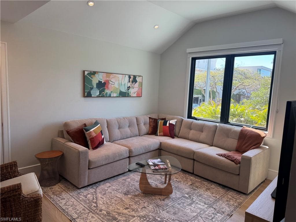 787 4th AVE S NAPLES, FL 34102