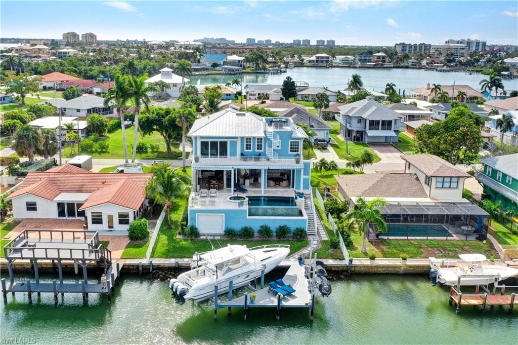 192 Tahiti CIR NAPLES, FL 34113