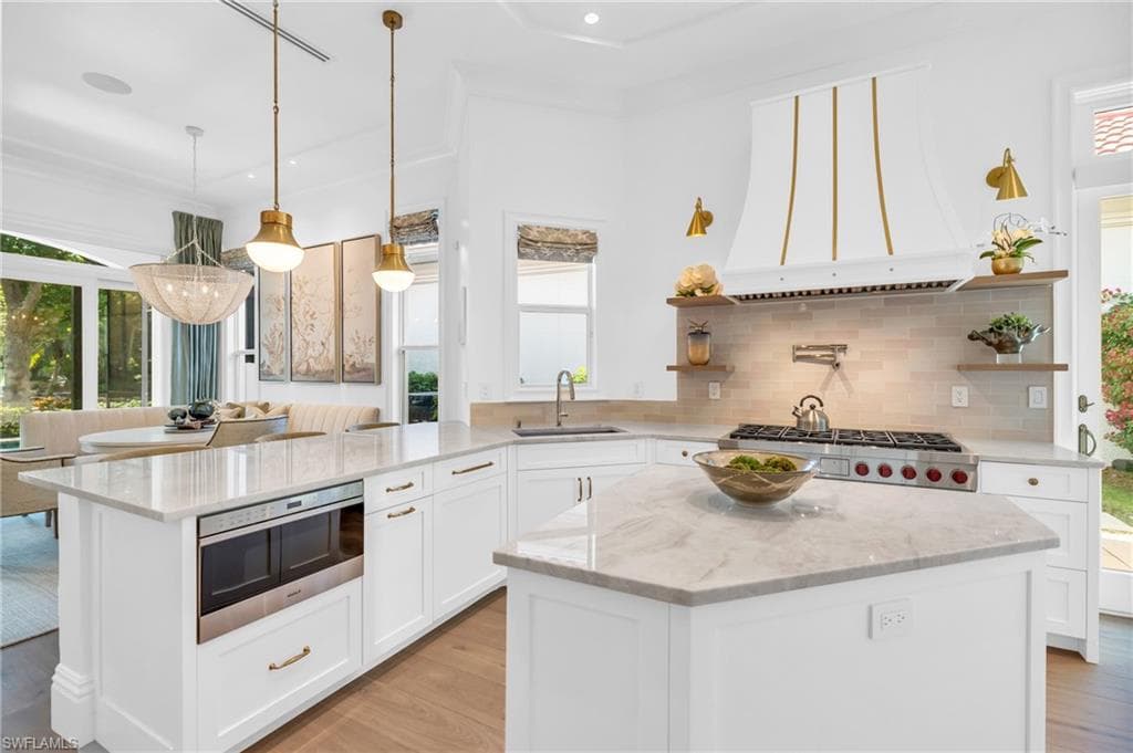 8731 La Palma LN NAPLES, FL 34108