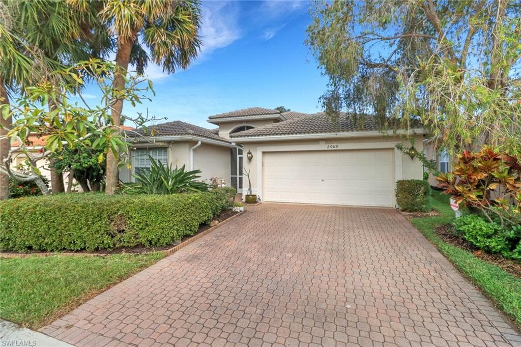 2089 Isla De Palma CIR NAPLES, FL 34119