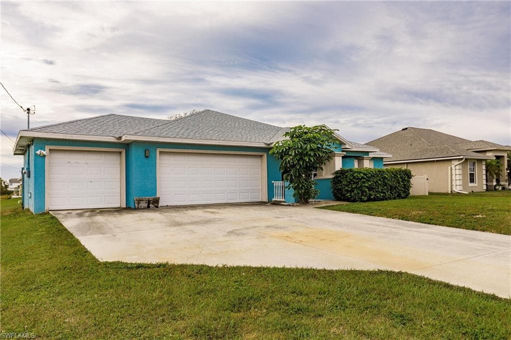 1244 N Gator CIR CAPE CORAL, FL 33909