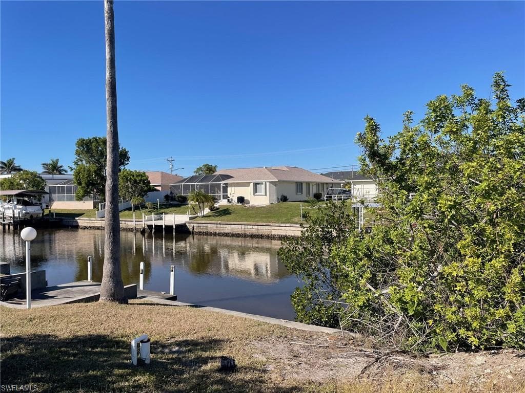 845 SW 40th TER CAPE CORAL, FL 33914