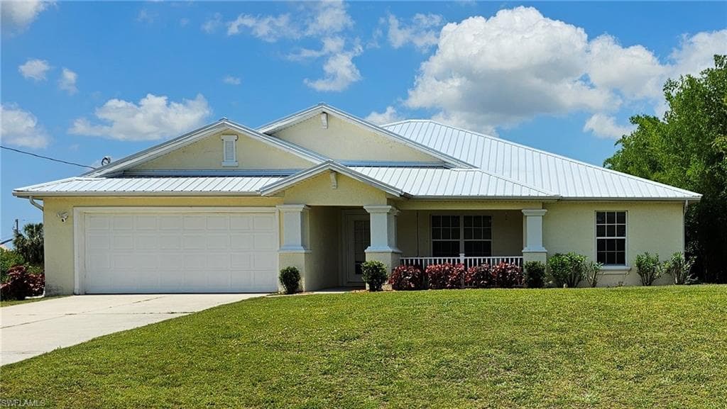 438 Piper AVE LEHIGH ACRES, FL 33974