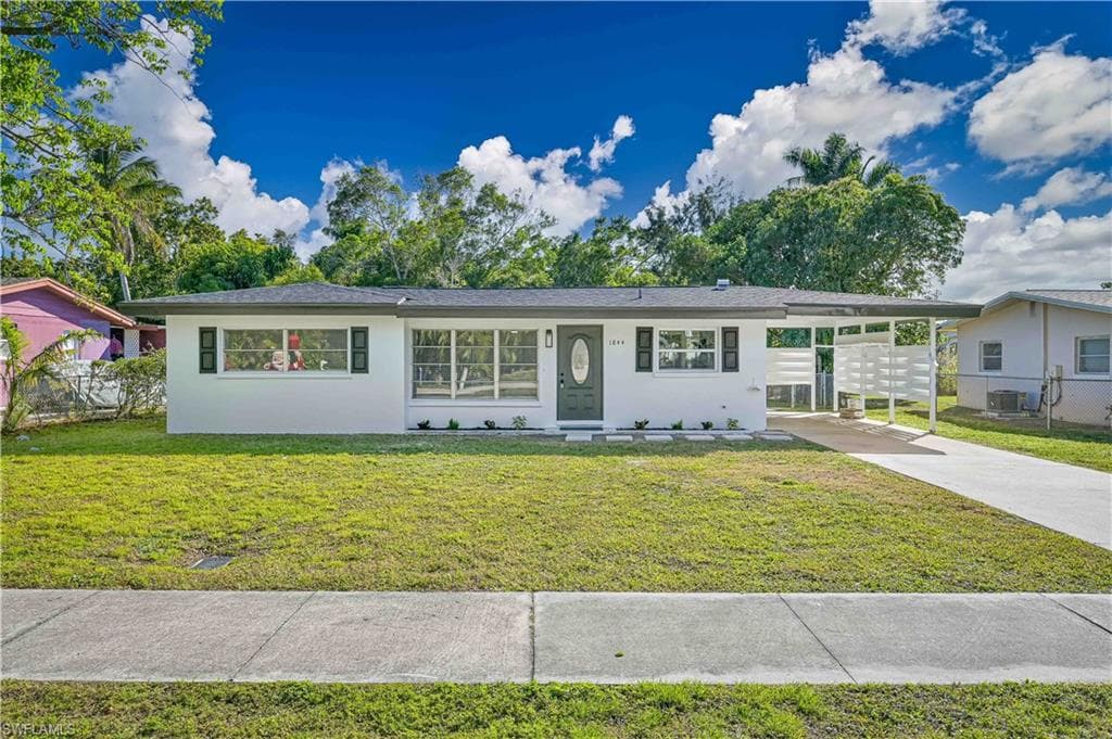 1844 Passaic AVE FORT MYERS, FL 33901