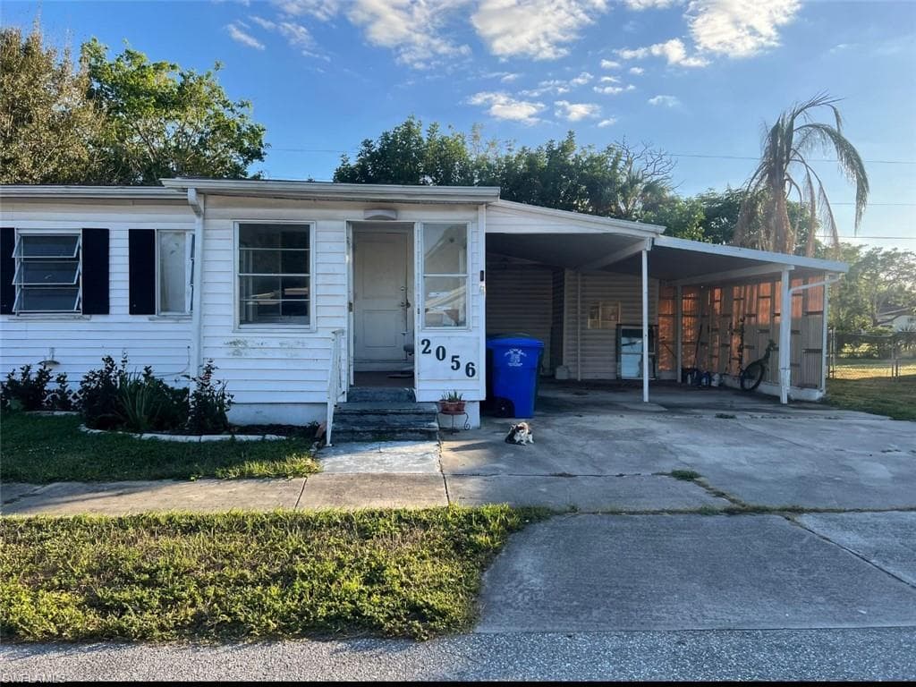 2056 Maple AVE FORT MYERS, FL 33901