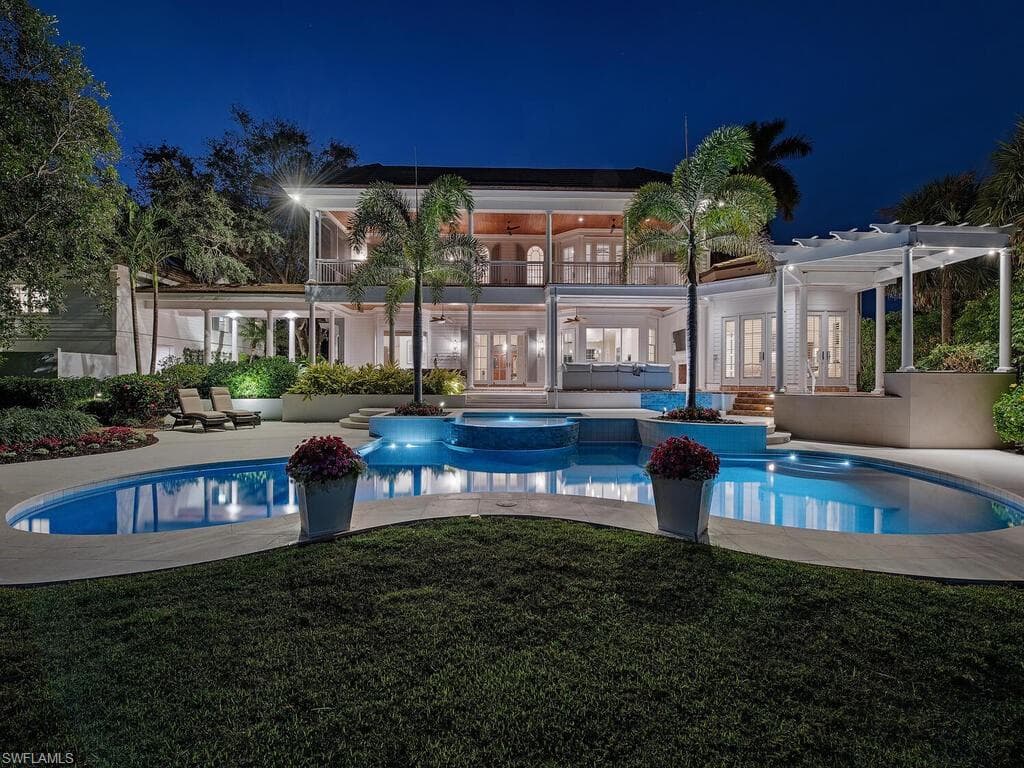 2325 Lantern LN NAPLES, FL 34102