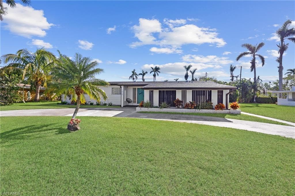 1420 Passaic AVE FORT MYERS, FL 33901