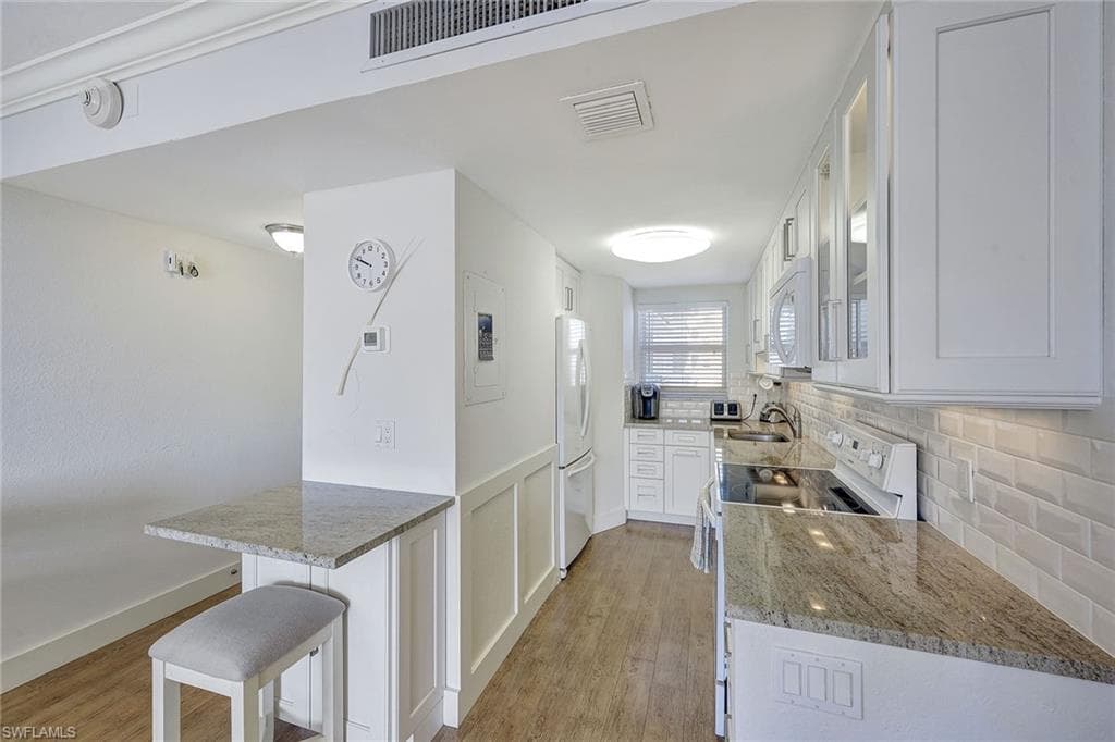 140 Seaview CT N 1406S MARCO ISLAND, FL 34145