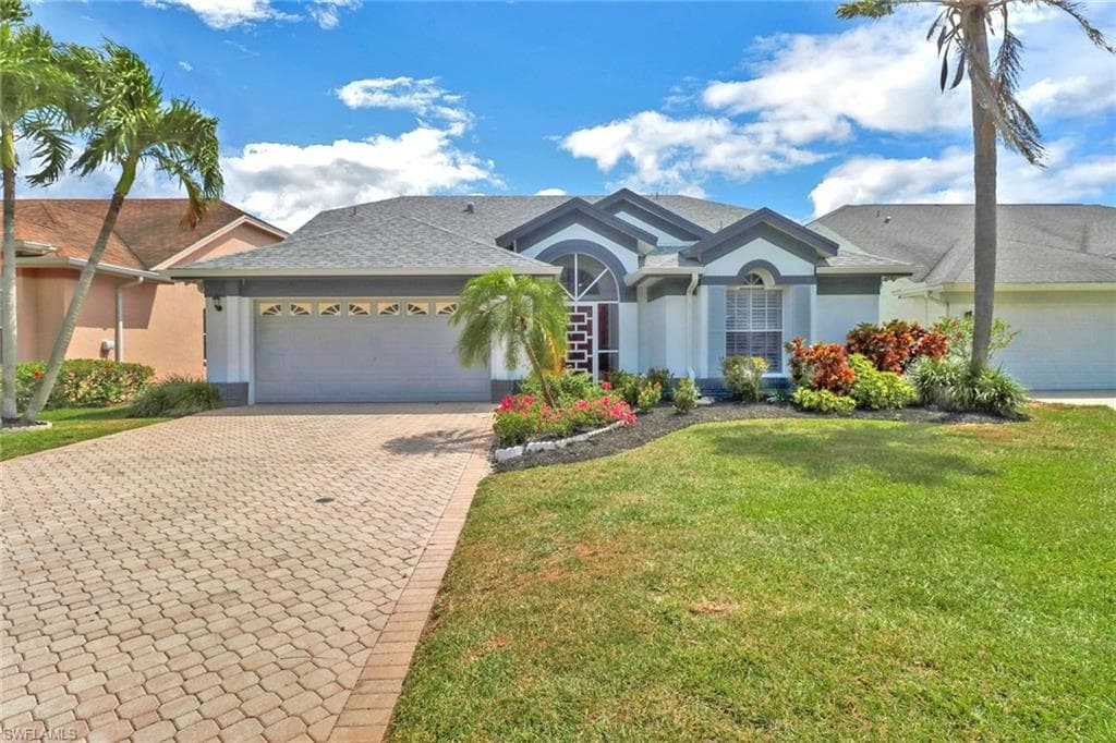 6637 Vancouver LN NAPLES, FL 34104