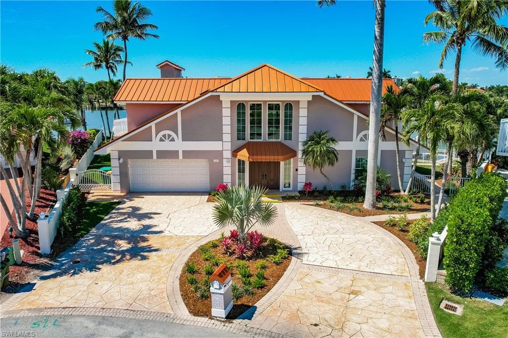 231 Trade Winds AVE NAPLES, FL 34108