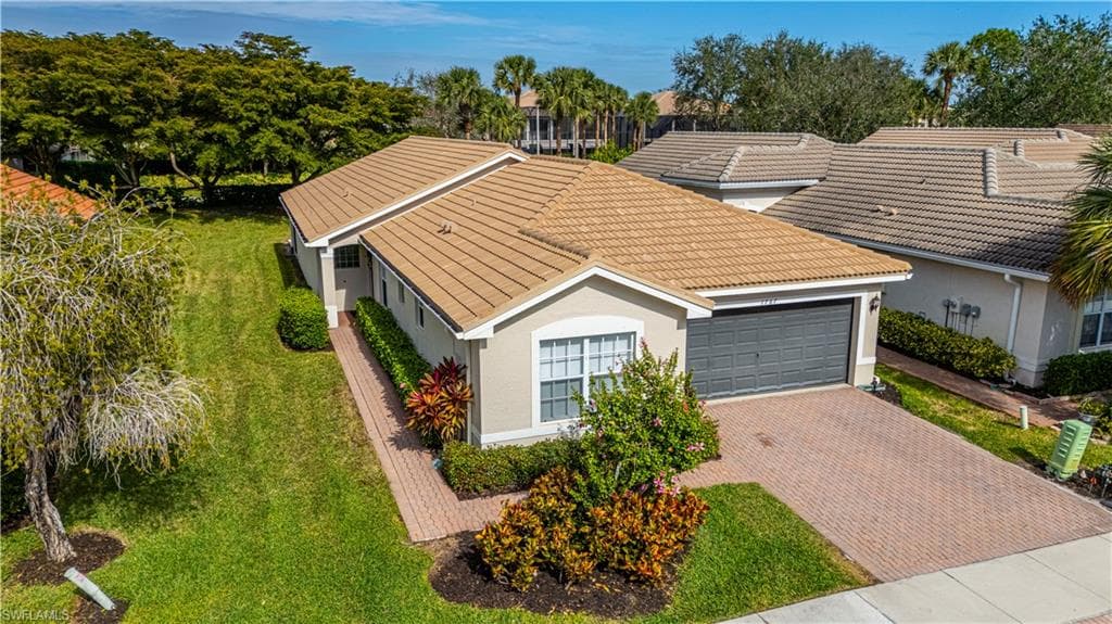 1767 Ribbon Fan LN NAPLES, FL 34119