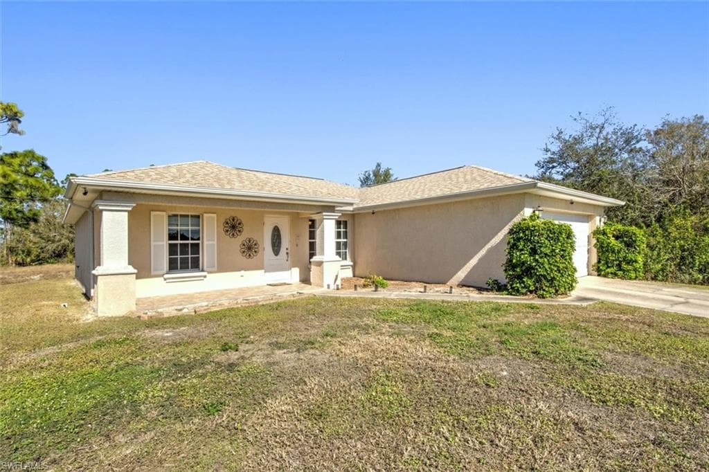 801 Theodore Vail ST E LEHIGH ACRES, FL 33974