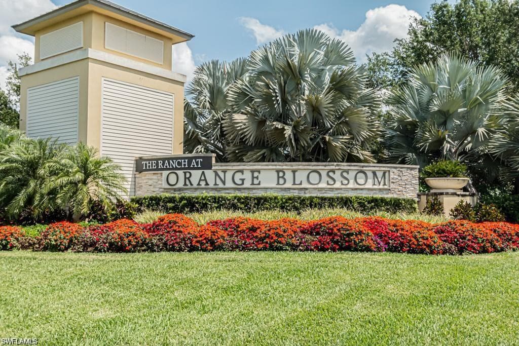 2097 Fairmont LN NAPLES, FL 34120
