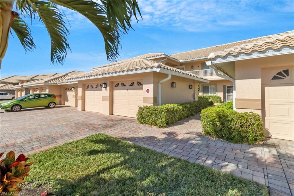 9035 Michael CIR 5 NAPLES, FL 34113