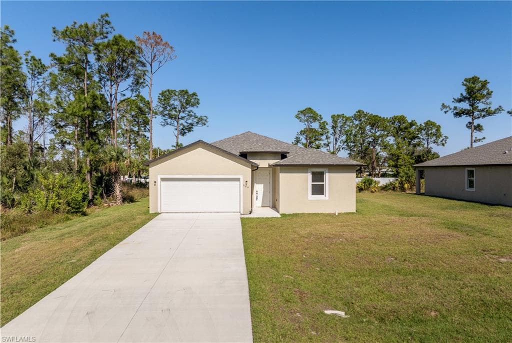 568 Woodview DR LEHIGH ACRES, FL 33972