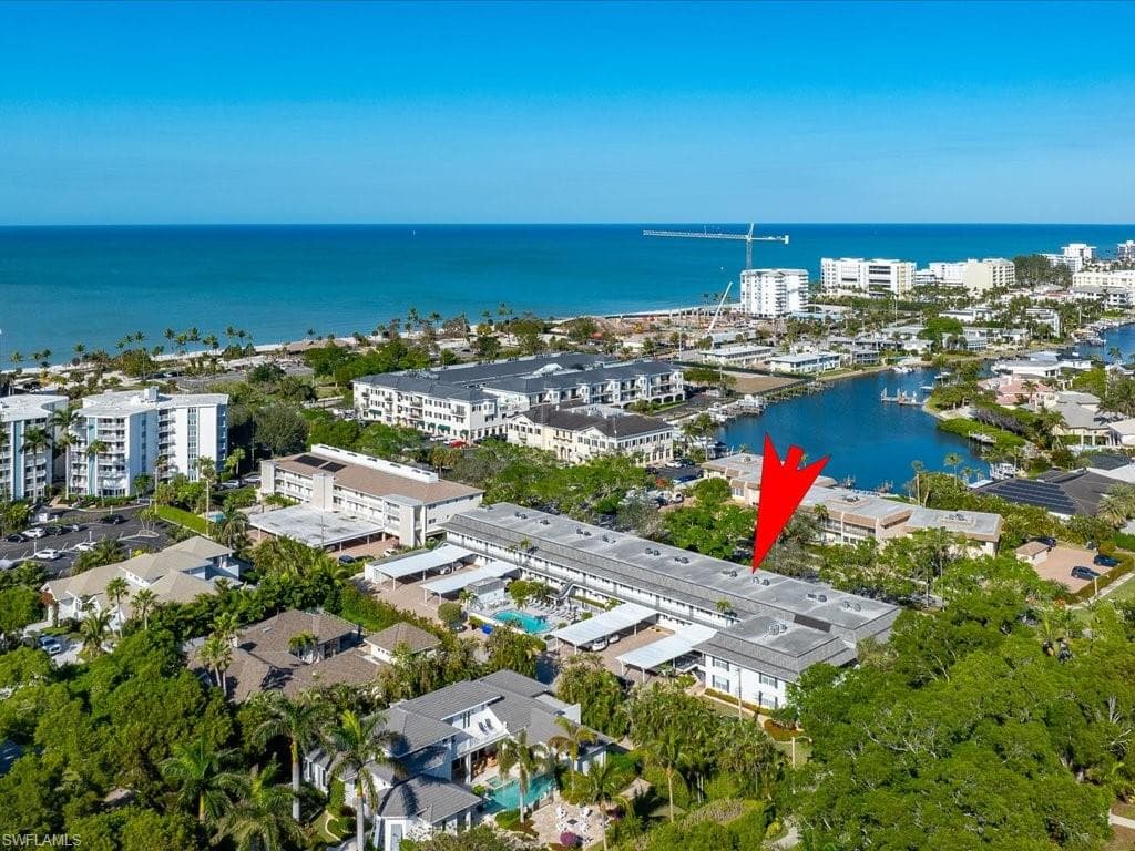282 Banyan BLVD 282 NAPLES, FL 34102