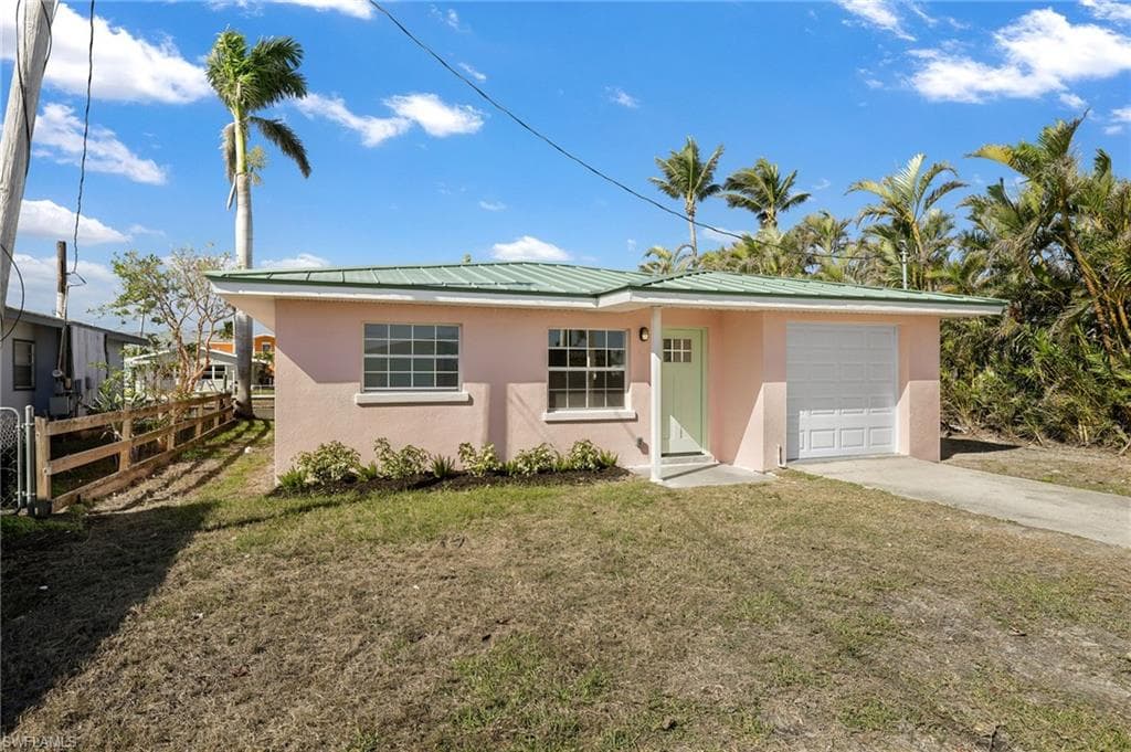 2556 Cay CV MATLACHA, FL 33993