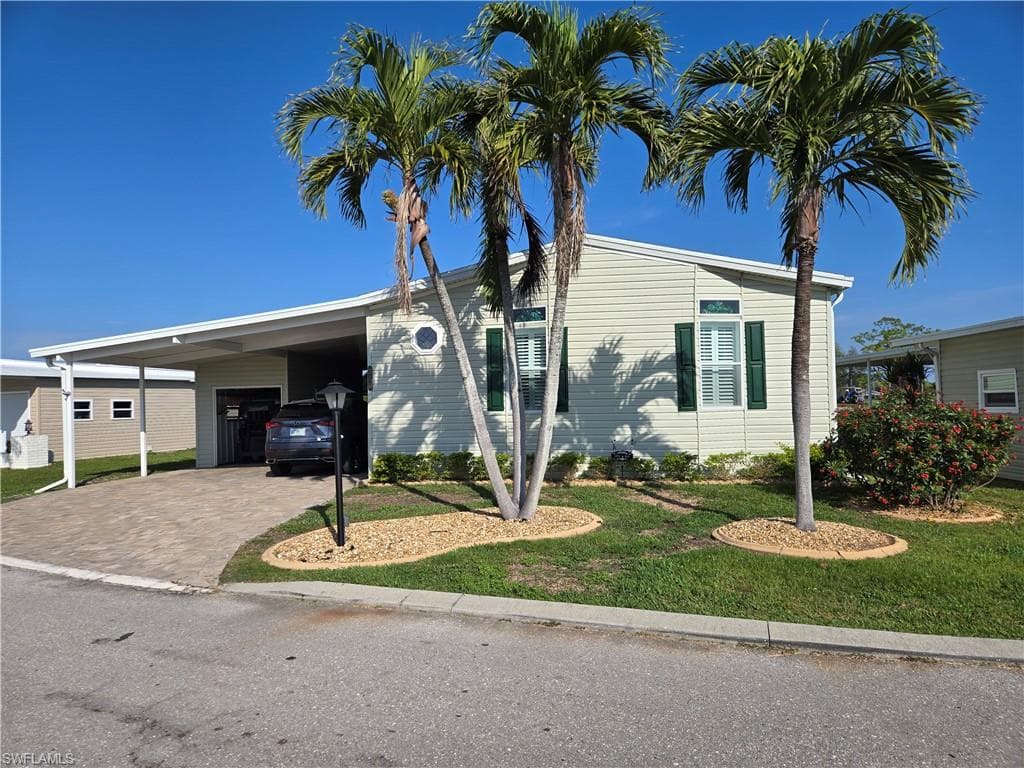 310 Crampton LN NORTH FORT MYERS, FL 33903