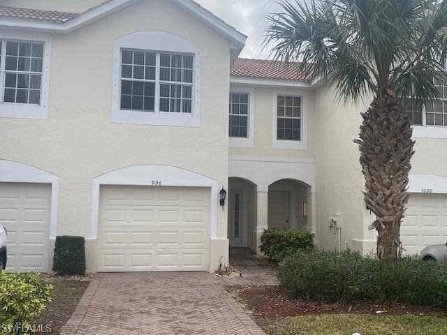 996 Hampton CIR 71 NAPLES, FL 34105