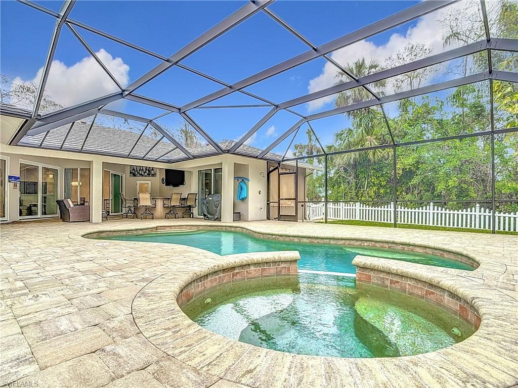 610 9th ST NW NAPLES, FL 34120