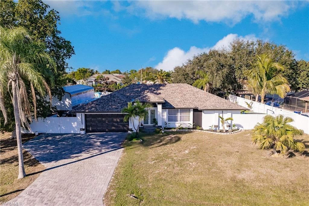 240 Laurent CT LEHIGH ACRES, FL 33936