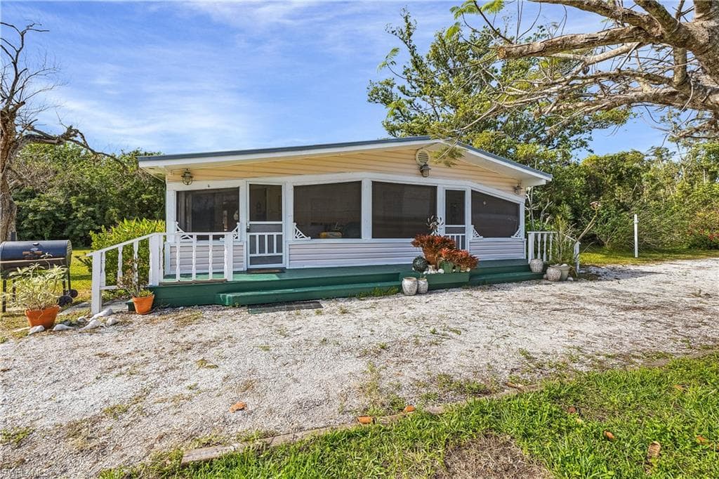 6253 Valeria RD BOKEELIA, FL 33922