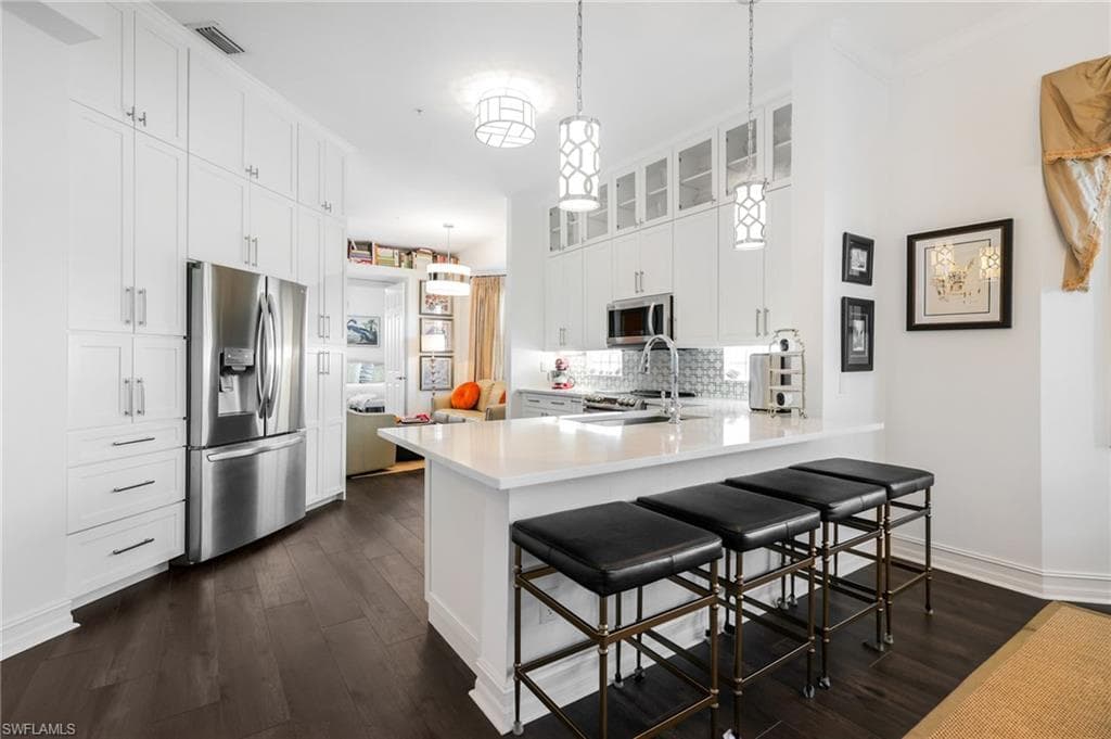 700 Bentwater CIR 201 NAPLES, FL 34108